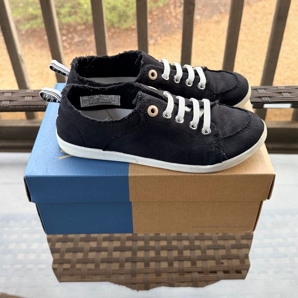 Vionic Black and White Pismo Sneakers Size 6 - Picture 2 of 9